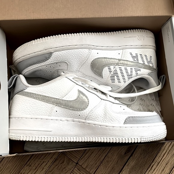 Nike Air Force 1 LV8 2 (Grade school)